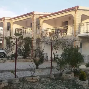 Apartman Samanta, Vir